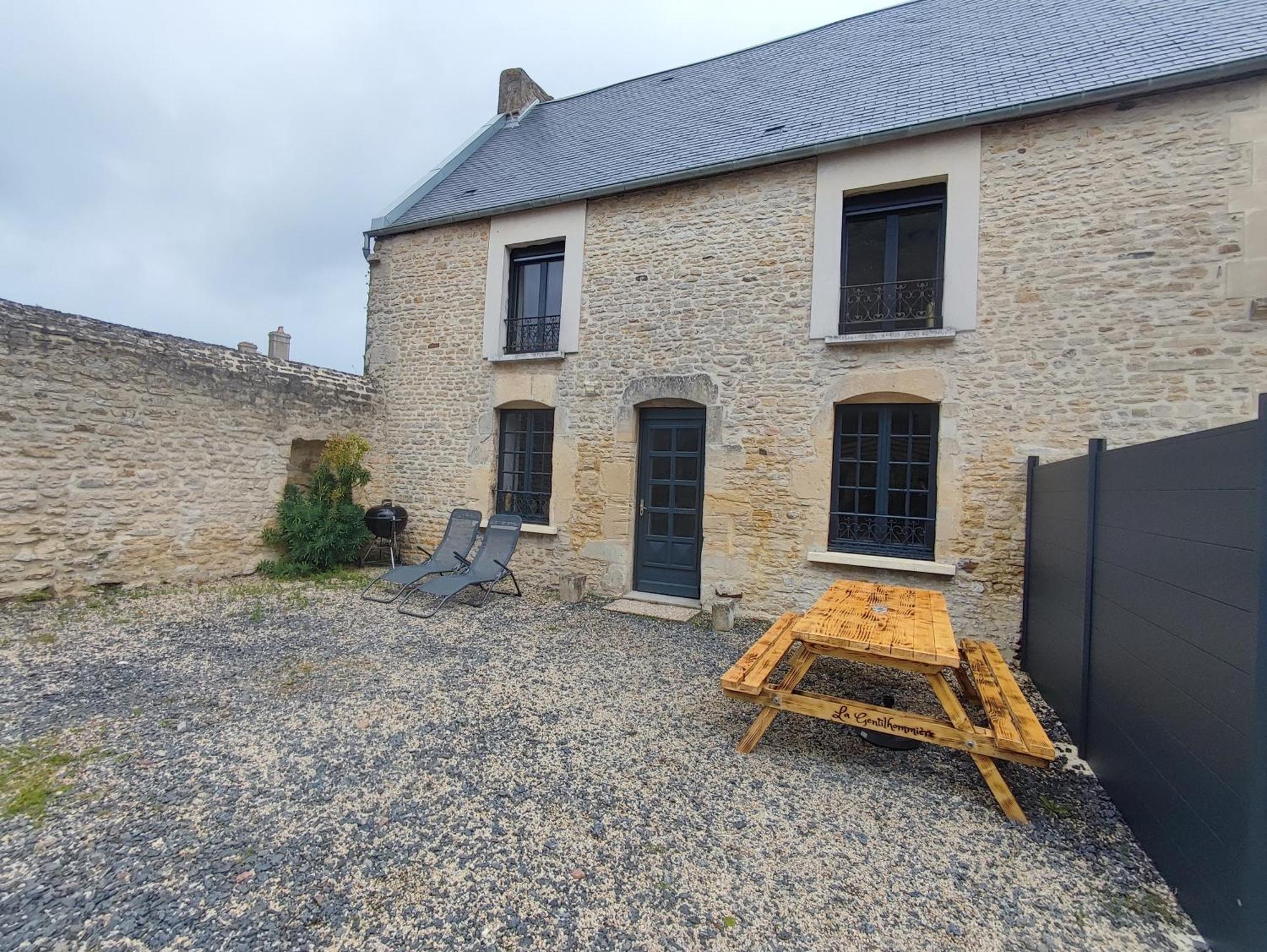 Le Domaine De La Gentilhommiere Situee Entre Bayeux Et Arromanches Les Bains Manvieux Luaran gambar